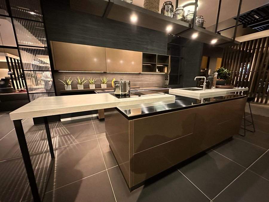 Keuken met eiland en sfeerverlichting